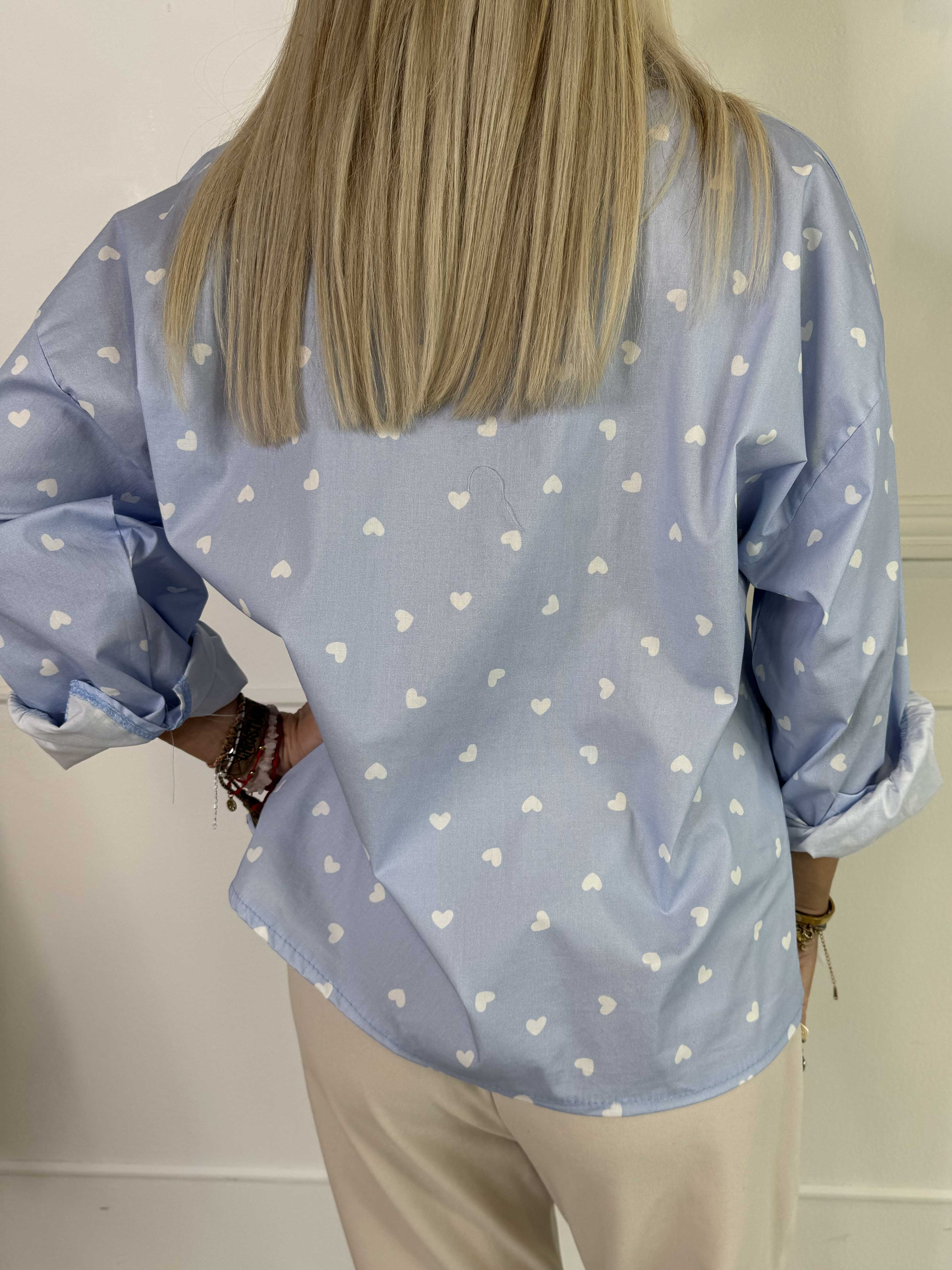 Olivia - Sød skjorte med fine små hjerter